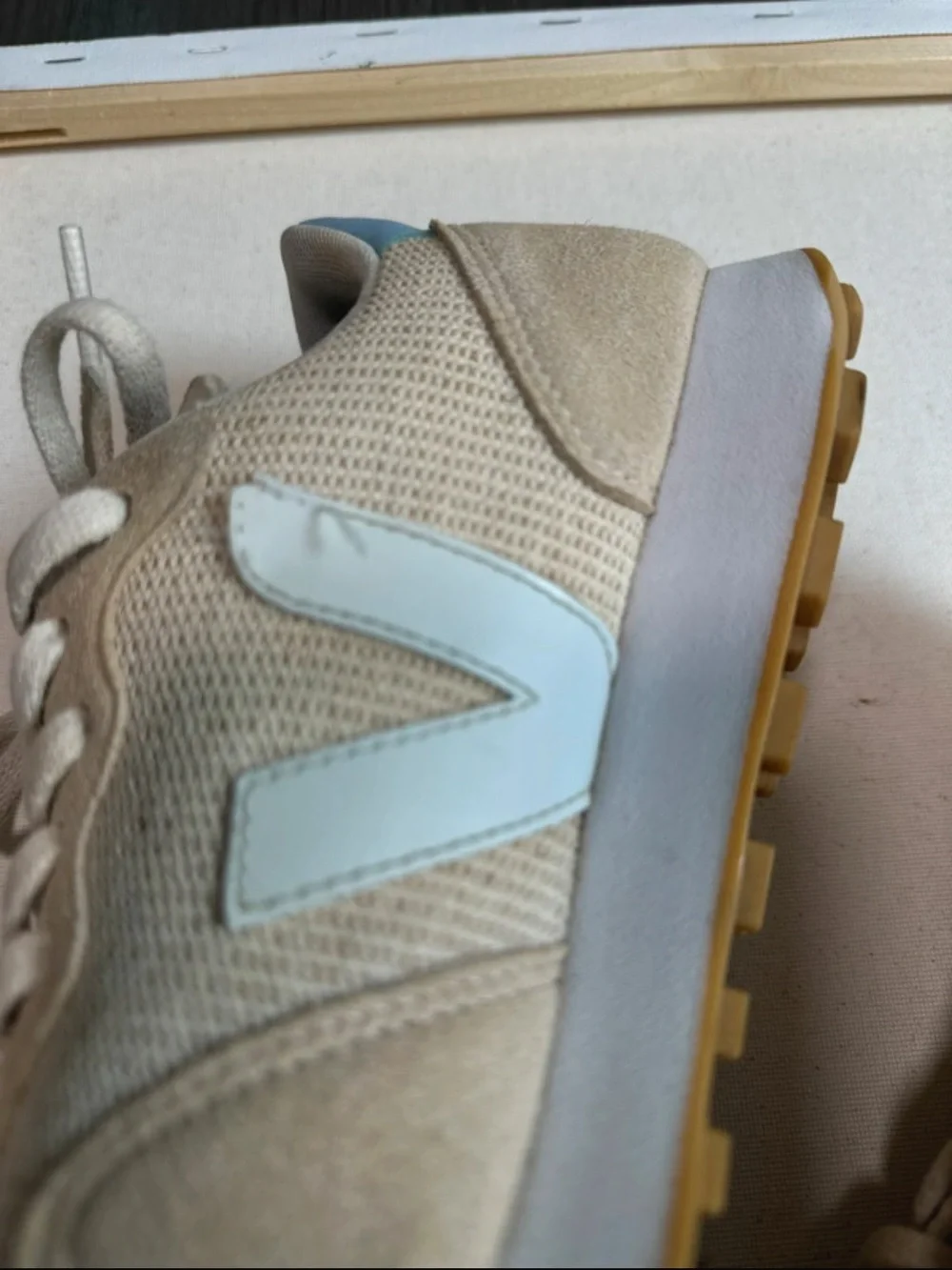 Veja light beige